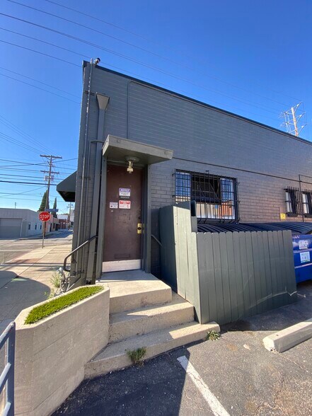 More Photos Of 2100-2106 Pontius Ave, Los Angeles Warehouse For Lease