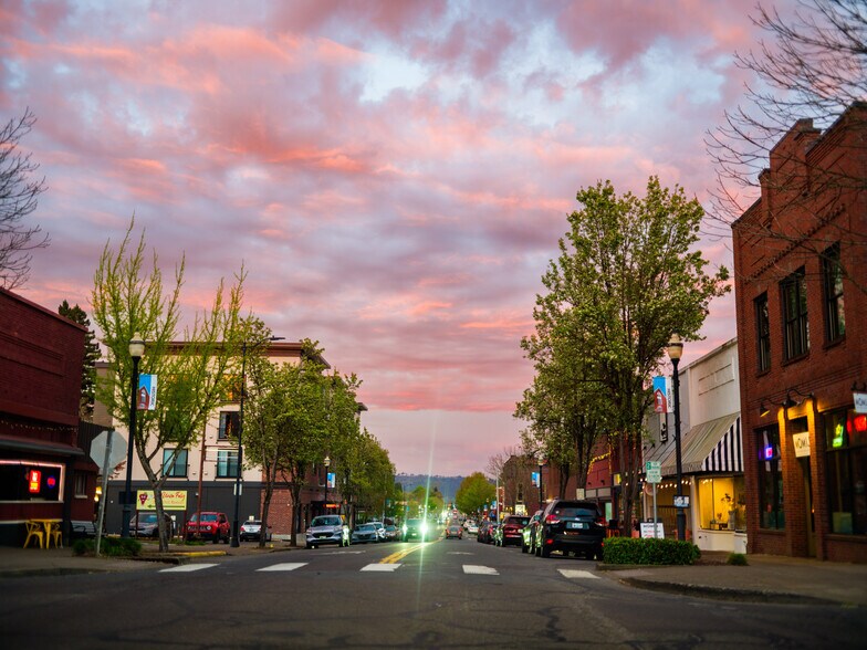 More Photos Of 160 Whitman St N, Monmouth Apartments For Sale
