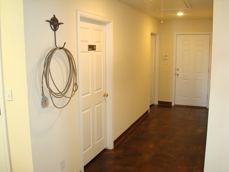 More Photos Of 10201 E Bankhead Hwy, Aledo Office For Lease