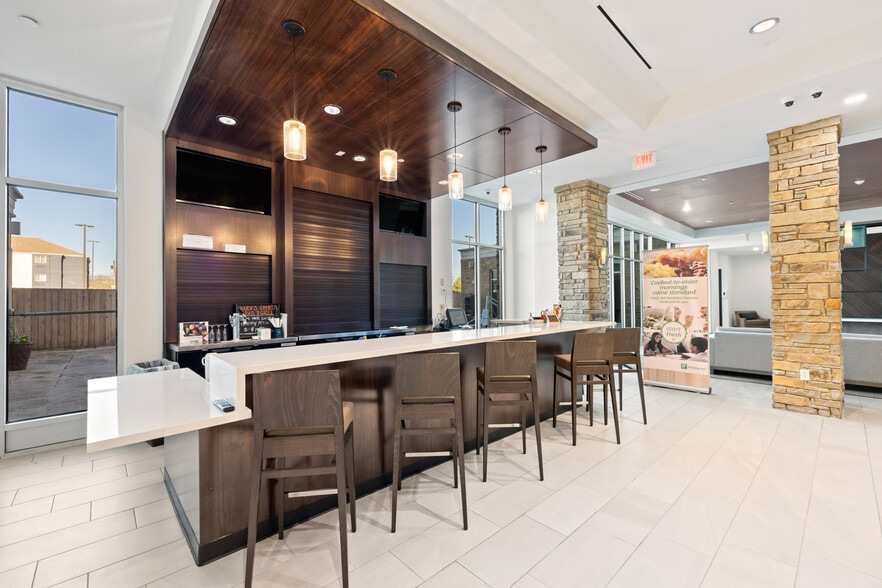 More Photos Of 300 E Central Texas Expy, Killeen Hotel For Sale