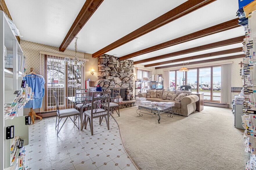 More Photos Of 2331 45th St, Highland Medical For Sale