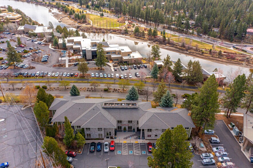 More Photos Of 1011 SW Emkay Dr, Bend Office For Lease