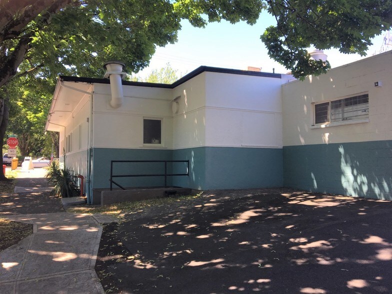 More Photos Of 1900-1904 NW 27th Ave, Portland General Retail For Lease
