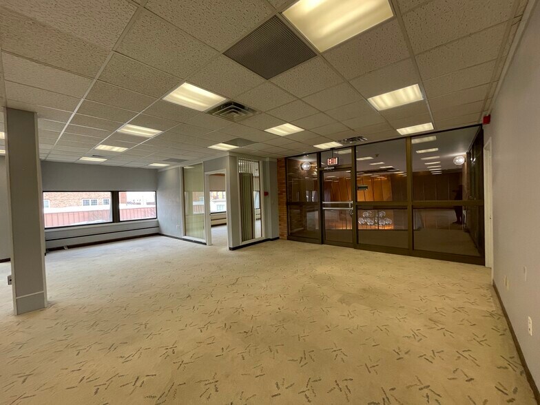 More Photos Of 511 Ashmun St, Sault Sainte Marie Office For Lease