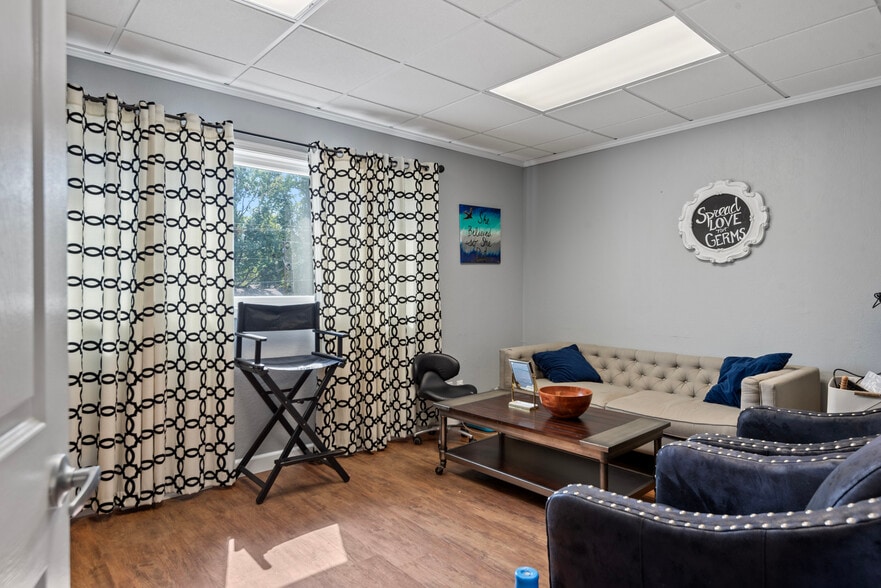 More Photos Of 2445 S 5th St, Springfield Office For Sale