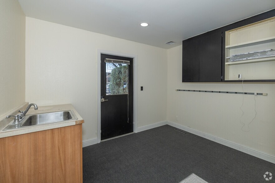 More Photos Of 3625 Mission Ave, Carmichael Medical For Lease