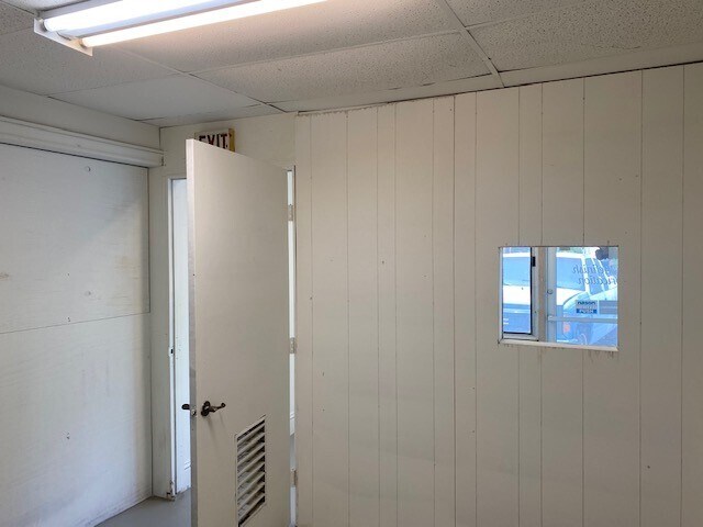 More Photos Of 820 NE 24th Ln, Cape Coral Warehouse For Lease