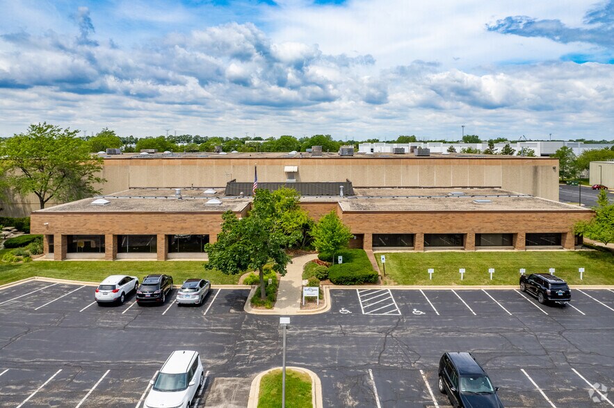 More Photos Of 900 Corporate Grove Dr, Buffalo Grove Warehouse For Lease