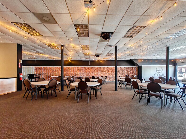 More Photos Of 121 N Poplar St, Paris Storefront Retail Residential For Sale