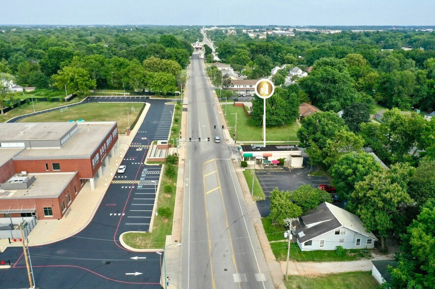 More Photos Of 834 E Division St, Springfield Restaurant For Sale