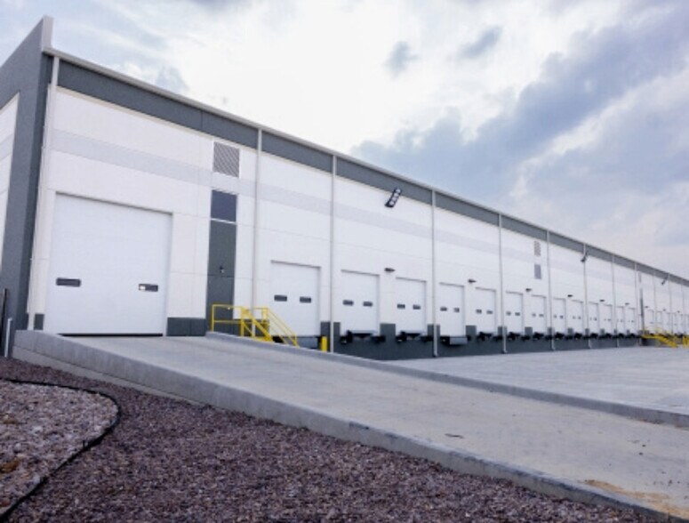 More Photos Of 854 Nicolas D. Hachar, Laredo Warehouse For Lease