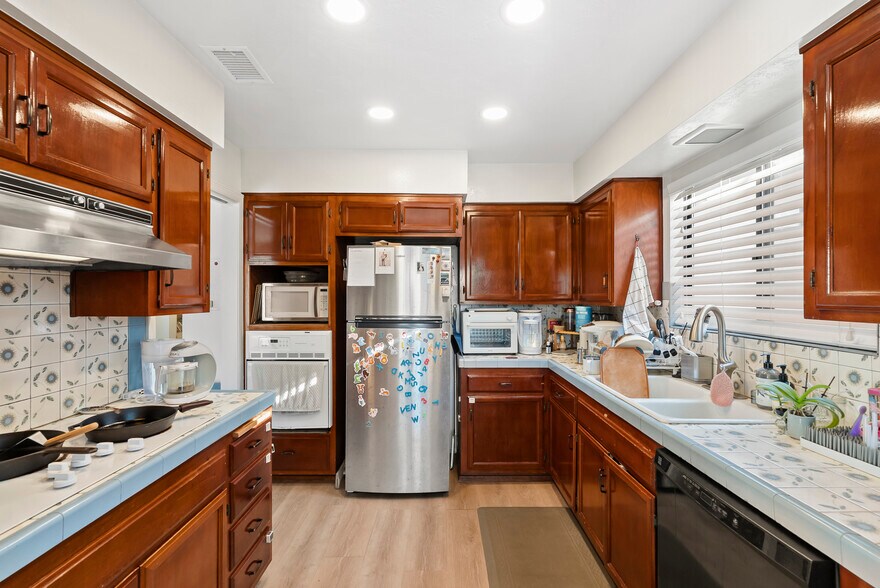 More Photos Of 429 Nautilus St, La Jolla Apartments For Sale