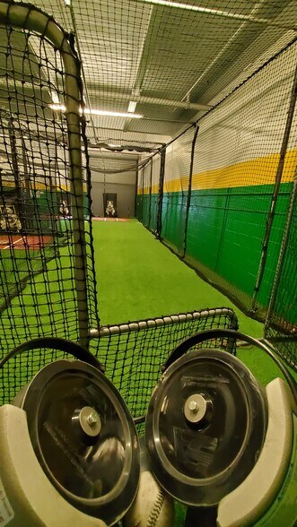 More Photos Of 2290 Alahao Pl, Honolulu Warehouse For Lease