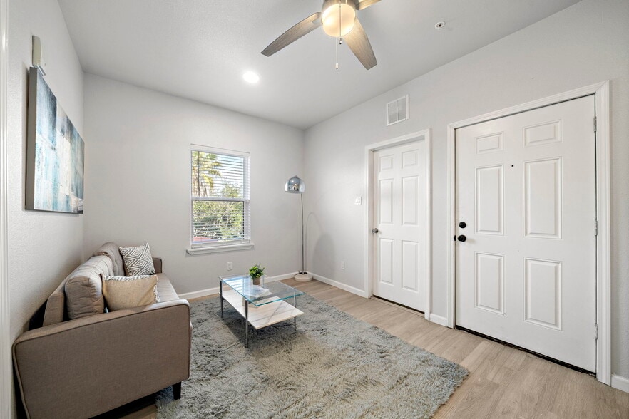 More Photos Of 808 Sealy ave, Galveston Apartments For Sale
