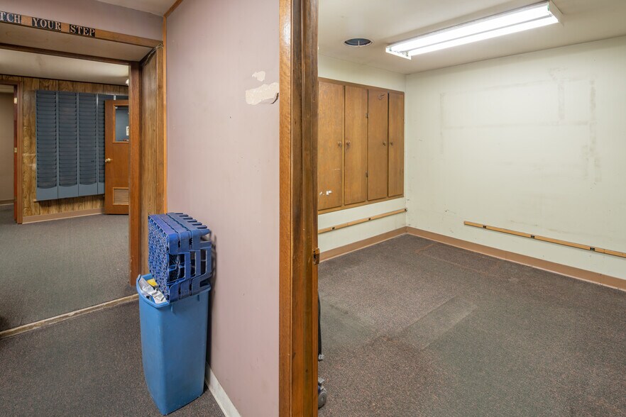 More Photos Of 2516 9th St, Great Bend Warehouse For Sale