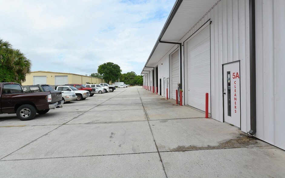 More Photos Of 1985 Cattlemen Rd, Sarasota Warehouse For Sale