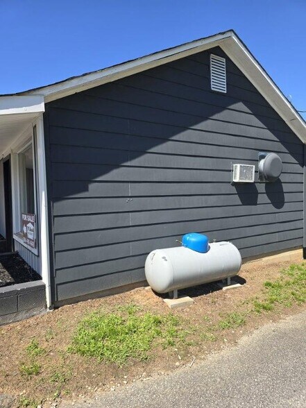 More Photos Of 305.5 N Logan St, Gaffney Storefront Retail Residential For Sale