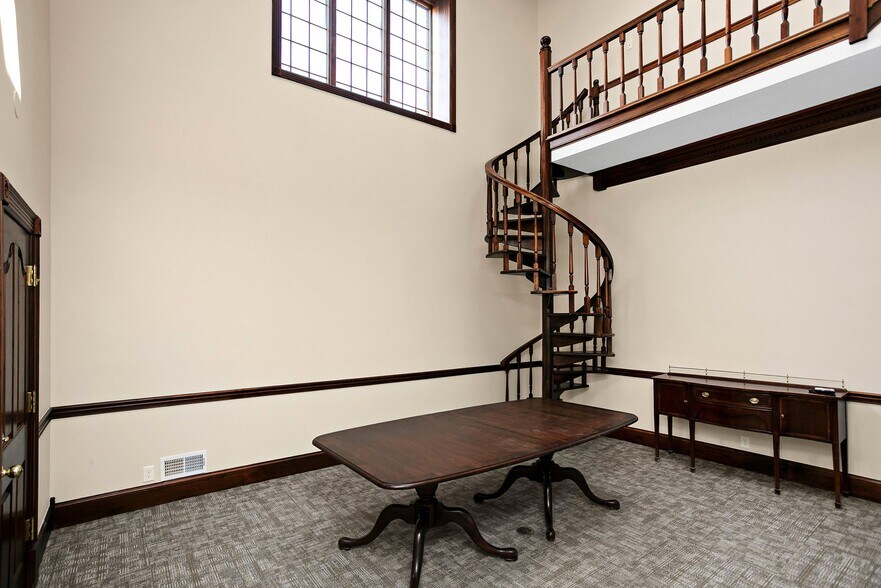 More Photos Of 103 W Main St, Lebanon Office Residential For Lease