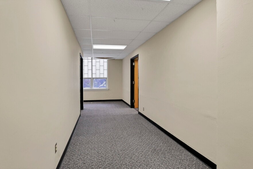 More Photos Of 300 E Auburn Ave, Springfield Office For Sale
