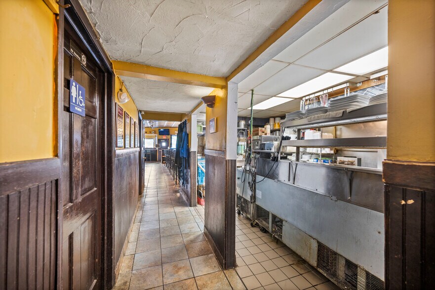 More Photos Of 3538 Columbia Pky, Cincinnati Restaurant For Sale
