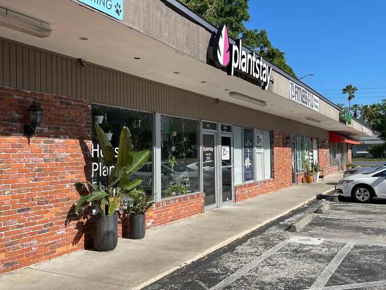 More Photos Of 3729-3749 W University Ave, Gainesville General Retail For Lease