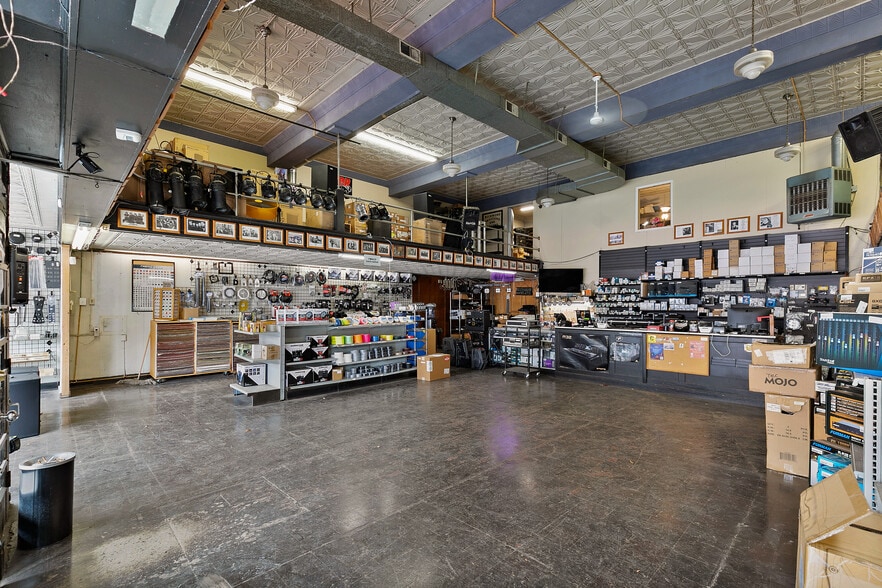 More Photos Of 310 W Broad St, Richmond Storefront For Sale