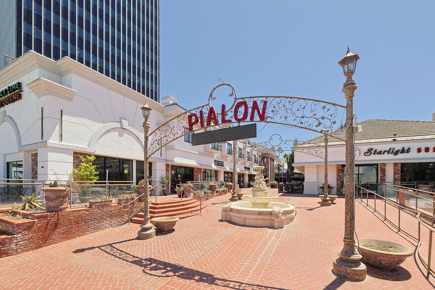 More Photos Of 15928 Ventura Blvd, Encino Storefront Retail Office For Lease