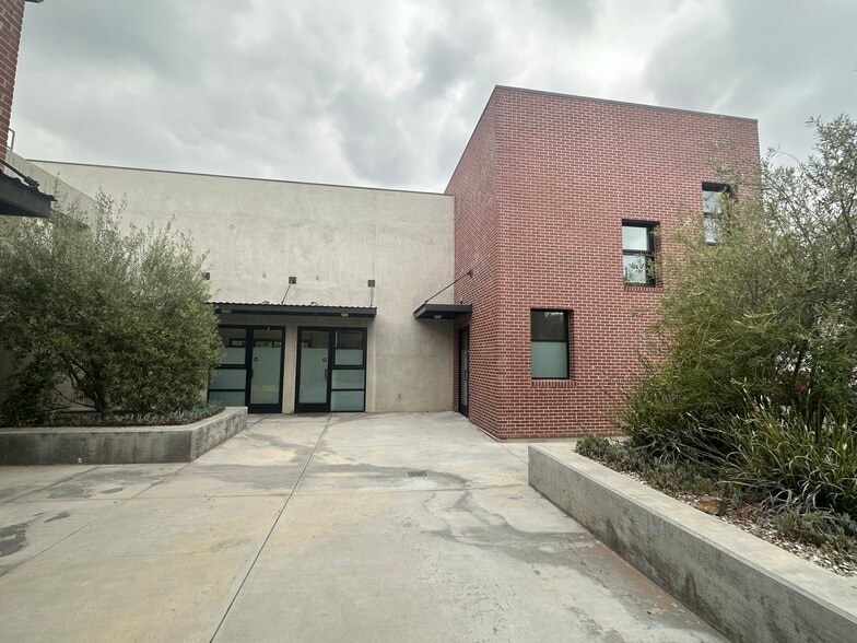 More Photos Of 3273 Casitas Ave, Los Angeles Warehouse For Lease