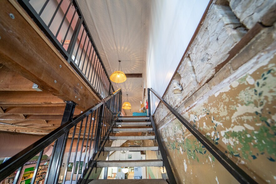 More Photos Of 102 S Main St, Victoria Storefront For Sale