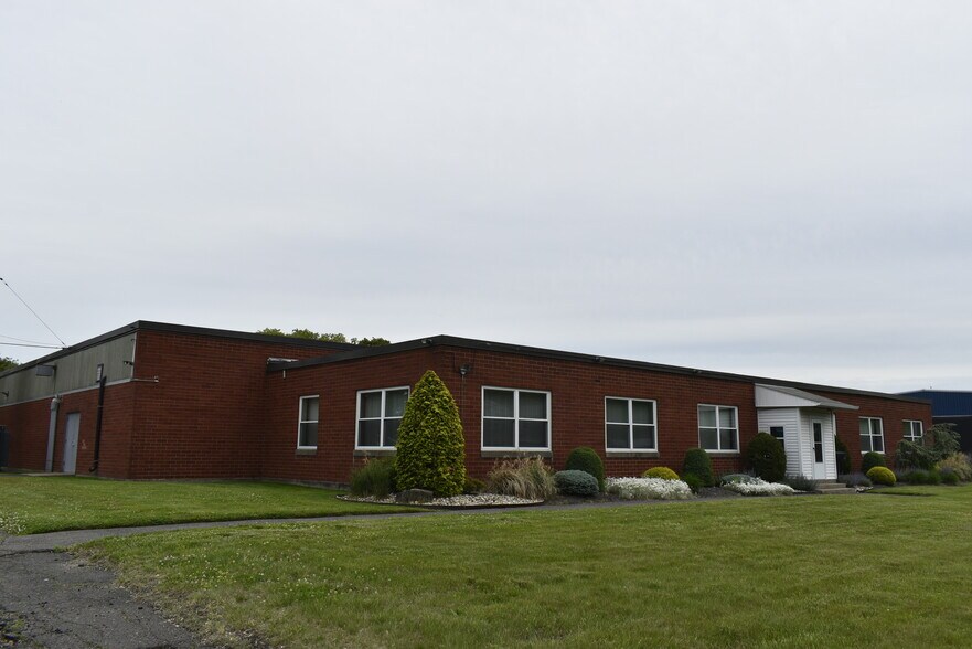 Primary Photo Of 315-319 Lake Ave, Bristol Manufacturing For Lease