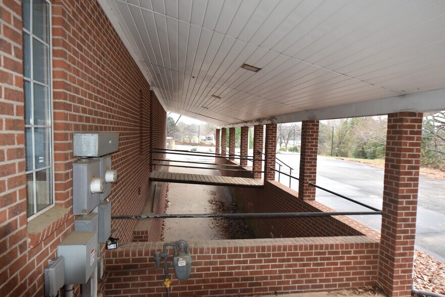 More Photos Of 314 E Main St, Rockwell Medical For Lease