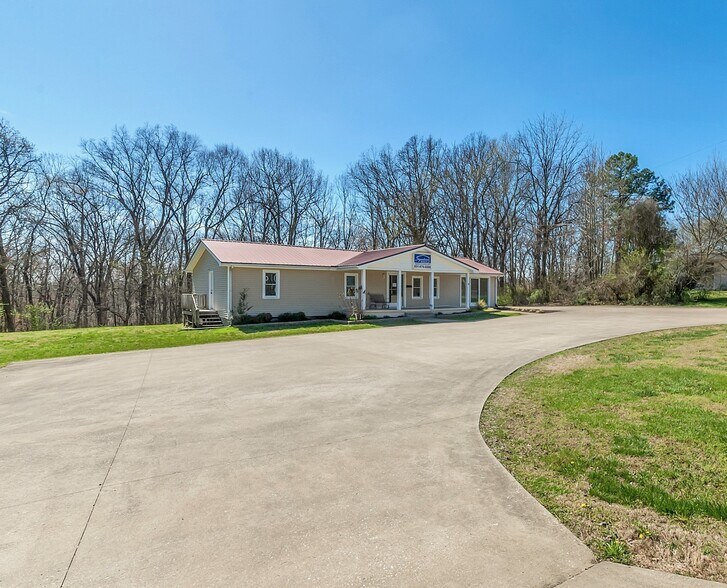 More Photos Of 5652 Highway 100, Lyles General Retail For Sale