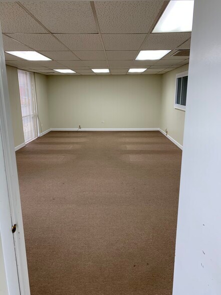 More Photos Of 2200-2290 Elmhurst Rd, Elk Grove Village Warehouse For Lease
