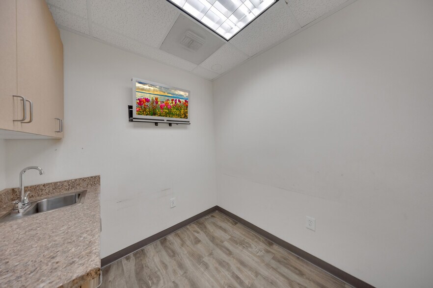 More Photos Of 408 S Beach Blvd, Anaheim Medical For Sale