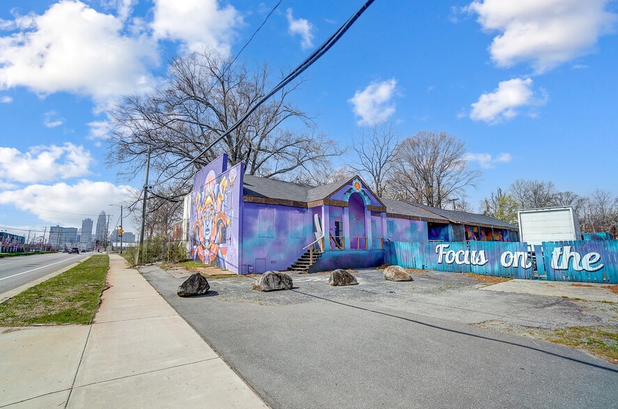 More Photos Of 1725 N Tryon St N, Charlotte Freestanding For Sale