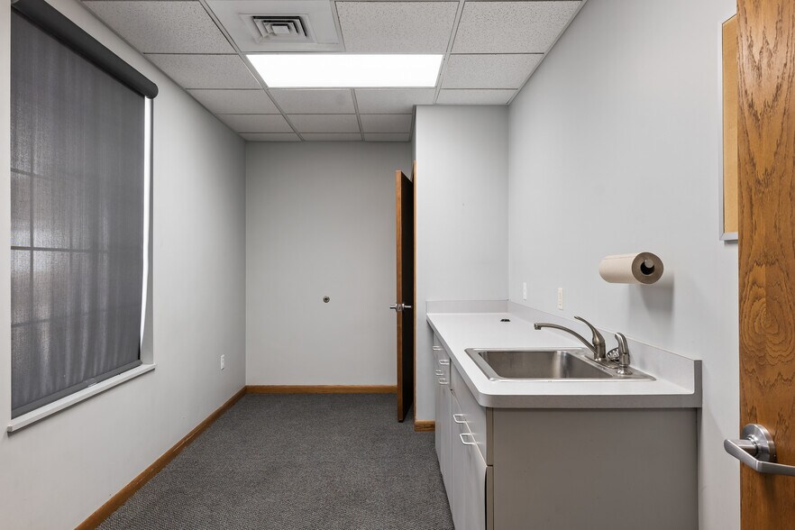 More Photos Of 102 S Woodward St, Brandon Service Station For Sale