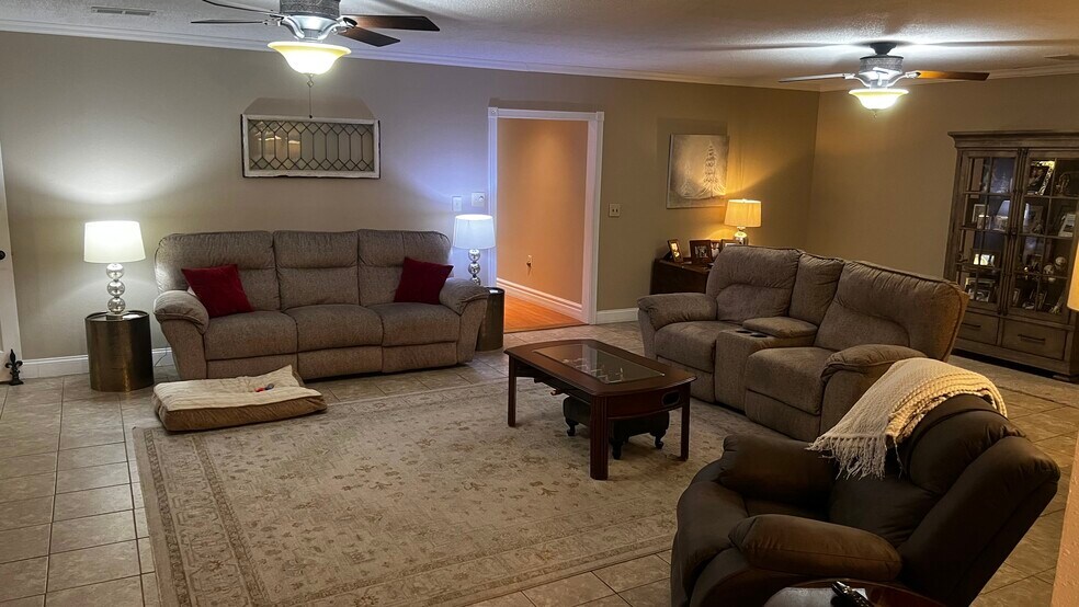 More Photos Of 508 E 6th St, Sheridan Storefront For Sale