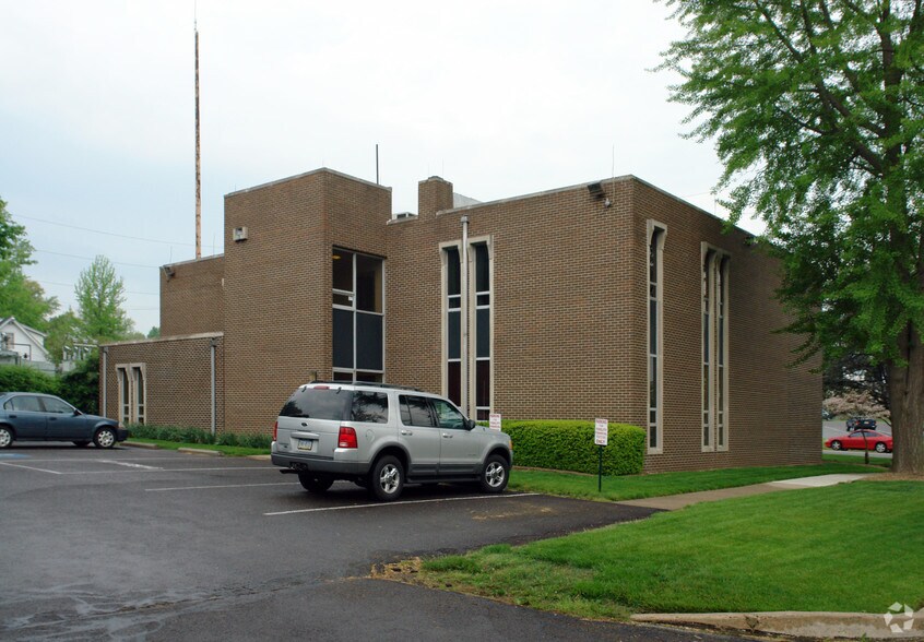 More Photos Of 2006 Swede Rd, Norristown Office For Lease