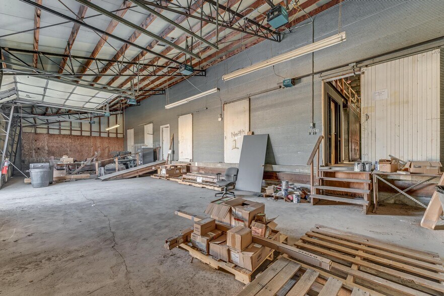 More Photos Of 2101 S ARKOLA Dr, Springdale Warehouse For Sale