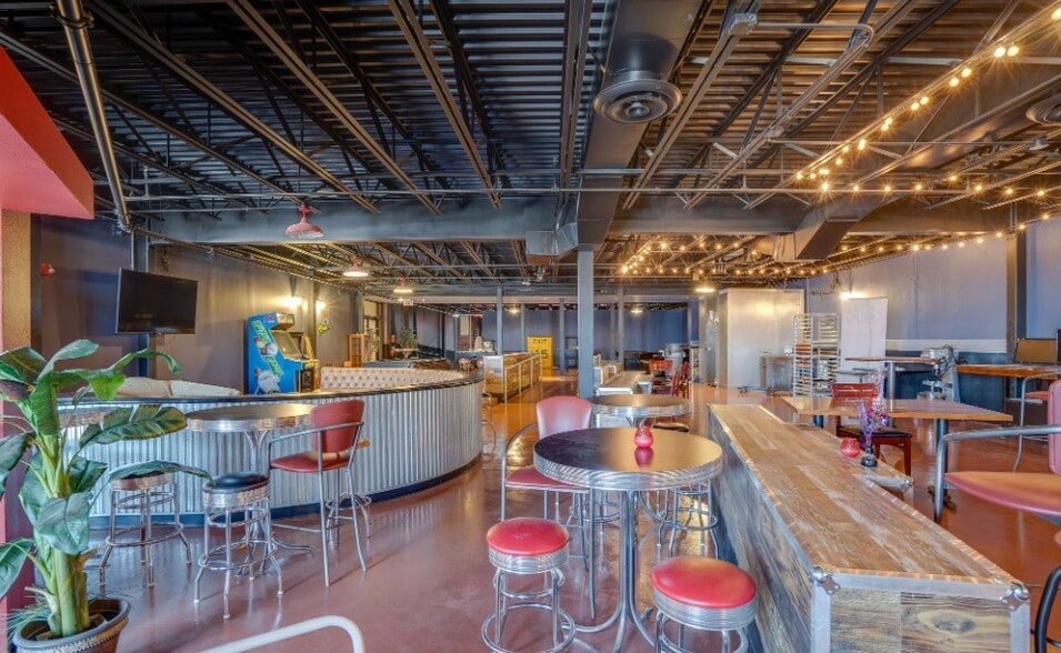 More Photos Of 1130 W Trinity Mills Rd, Carrollton General Retail For Sale