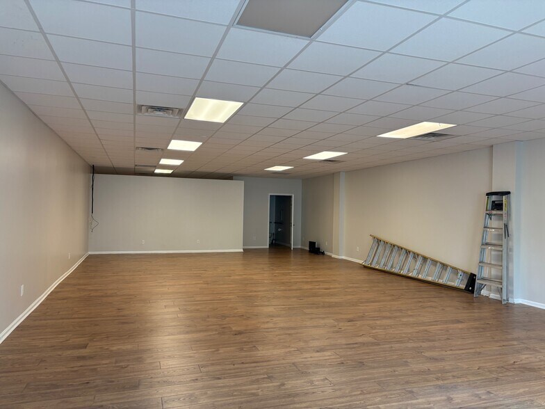 More Photos Of 205 S Academy St, Richlands General Retail For Lease