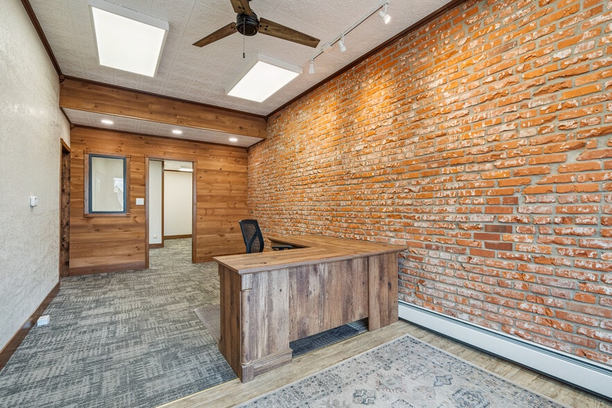 More Photos Of 118 W Mission St, Strawberry Point Loft Creative Space For Lease