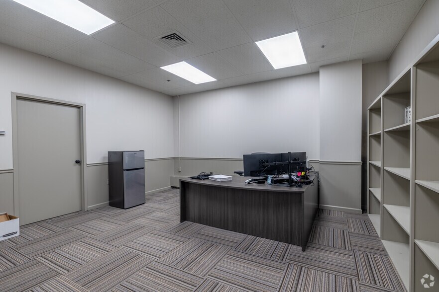 More Photos Of 3960 Summit Rd, Norton Flex For Lease