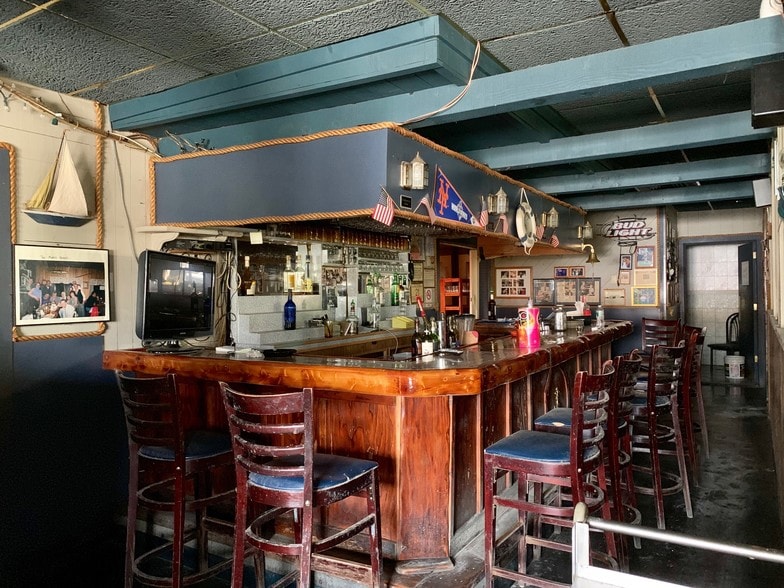 More Photos Of 101 Montauk Hwy, Lindenhurst Restaurant For Sale