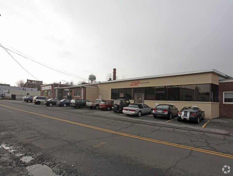 More Photos Of 75 Research Dr, Stamford Manufacturing For Lease