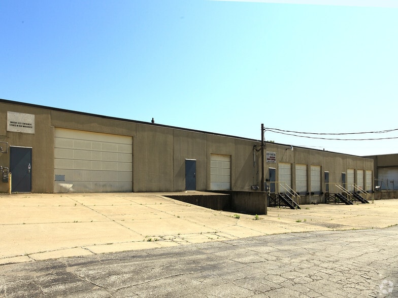 More Photos Of 1833 E 51st St, Ashtabula Flex For Lease