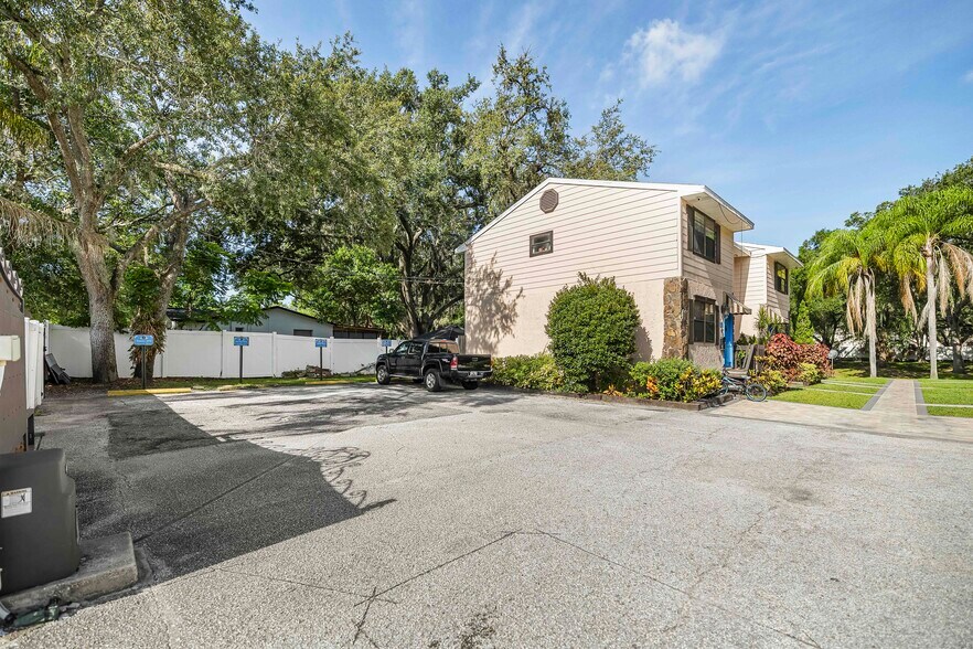 More Photos Of 12216 N 59th St, Tampa Apartments For Sale