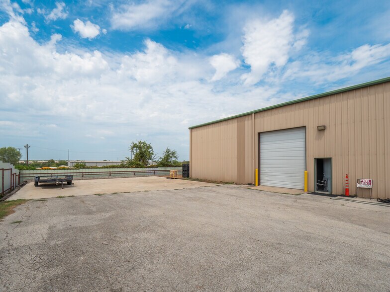 More Photos Of 13730 Immanuel Rd, Pflugerville Warehouse For Lease