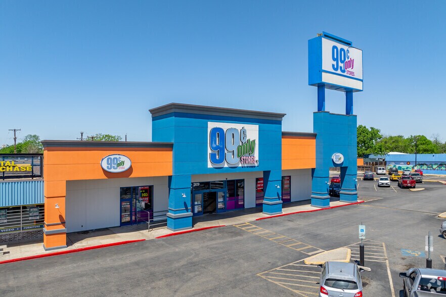 More Photos Of 2905-3025 West Ave, San Antonio Storefront For Lease