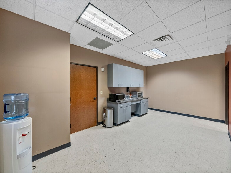 More Photos Of 10 Regency Dr, Wylie Light Distribution For Lease